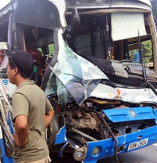Vụ xe tải cứu xe khách trên đèo Bảo Lộc: Phạt xe khách 10,5 triệu đồng - Ảnh 1.