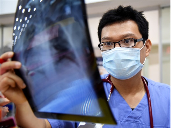 Trải lòng của bác sĩ cấp cứu cho bé trai 9 tuổi bị tôn cứa cổ tử vong - Ảnh 3.