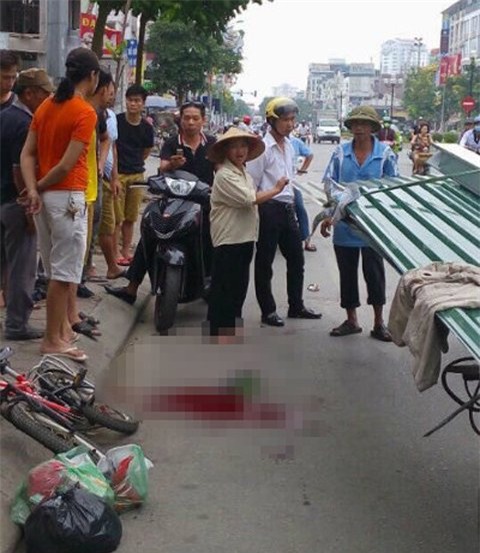 xích lô chở tôn, bé trai bị tôn cứa cổ, tạm giữ hình sự