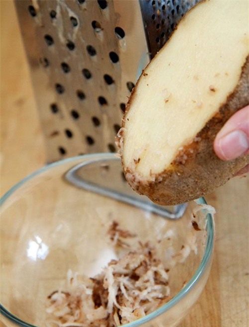 10 meo lam dep sieu hay tu cu khoai tay trong nha bep - 4