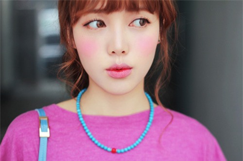 20 phong cach trang diem dep giup chi em tre ra chuc tuoi - 13