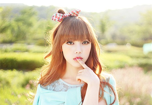 20 phong cach trang diem dep giup chi em tre ra chuc tuoi - 18