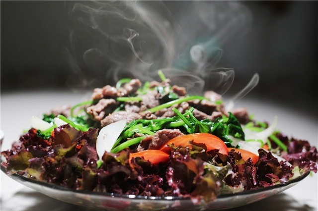 trồng rau, trồng rau sạch, trồng rau sạch trên sân thượng, vườn rau treo ngược, tháp trồng rau