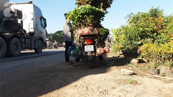 Nhân chứng hoảng sợ kể lại vụ tấm tôn văng trúng cổ khiến 1 phụ nữ tử vong: