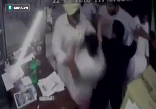 Lạm dụng quyền lực bạo hành y tá, vị hôn quan nhận cái kết đắng - Ảnh 2.