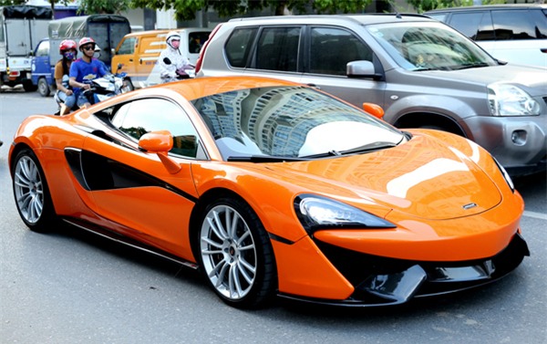 ngoc-thach-di-event-bang-sieu-xe-6-ty-cua-chong-5