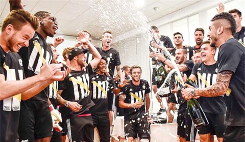 Paul Pogba vừa tri ân các đồng đội cũ tại Juve sau những năm tháng thành công tại đây