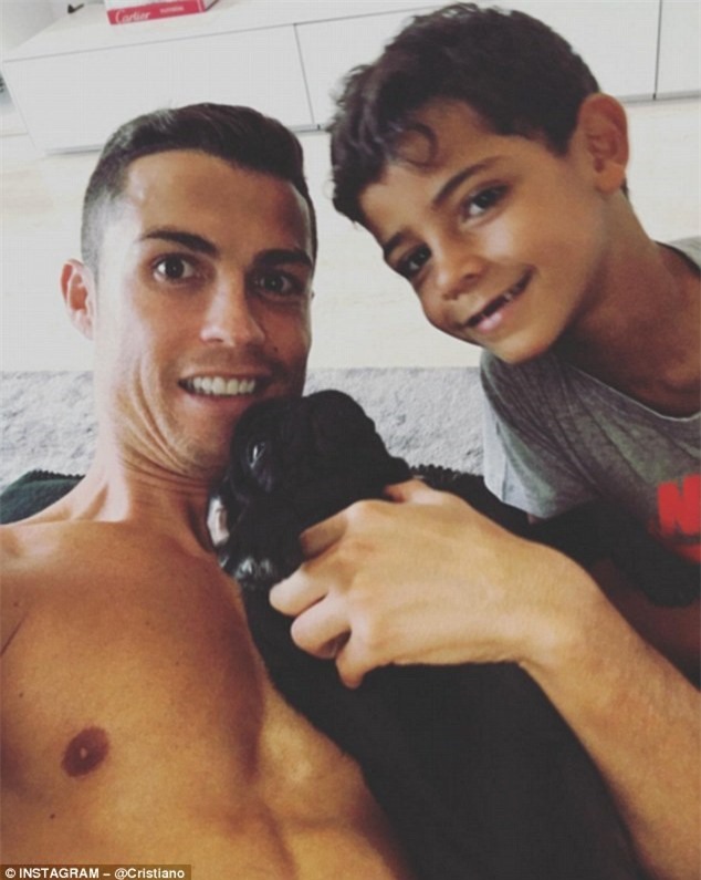 Ronaldo chao don ‘thanh vien moi’ cua gia dinh hinh anh 1