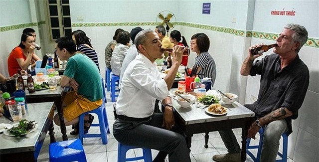 Đầu bếp Mỹ hé lộ lý do đưa ông Obama đi ăn bún chả
