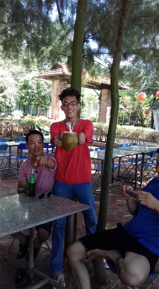 chàng shipper cụt tay đầy nghị lực