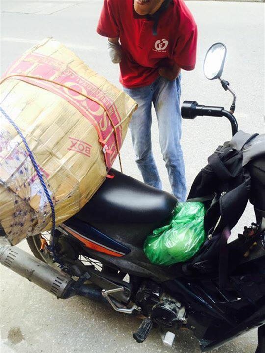 chàng shipper cụt tay đầy nghị lực