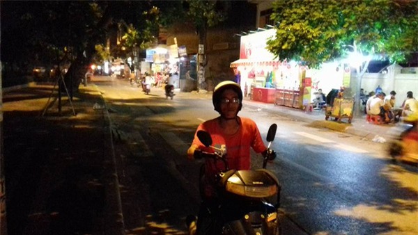 chàng shipper cụt tay đầy nghị lực