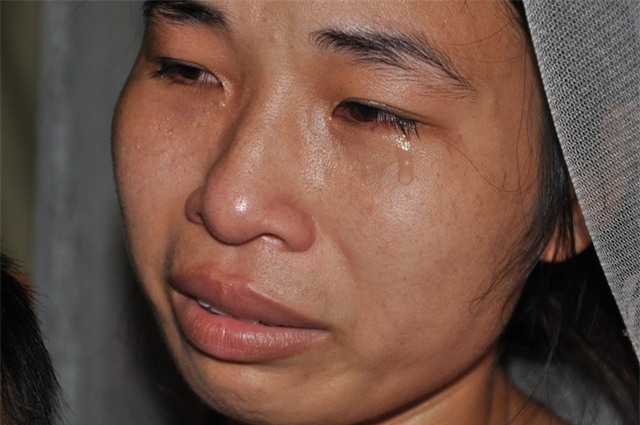 Chị Nghĩa bất lực nhìn chồng chết dần chết mòn vì bệnh ung thư máu.