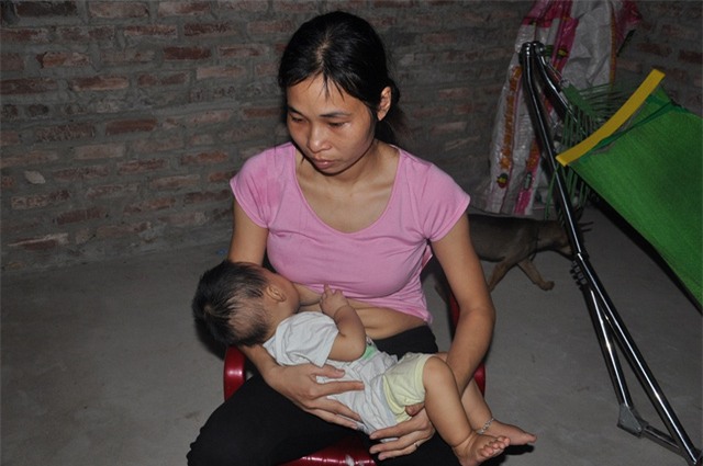 Chồng mà chết đi rồi, chị Nghĩa không biết có trụ được để nuôi các con không.