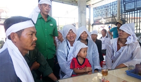 Gia đình sản phụ đau đớn vì cho rằng cái chết của chị Hiếu quá oan uống vì bệnh viện tắc trách