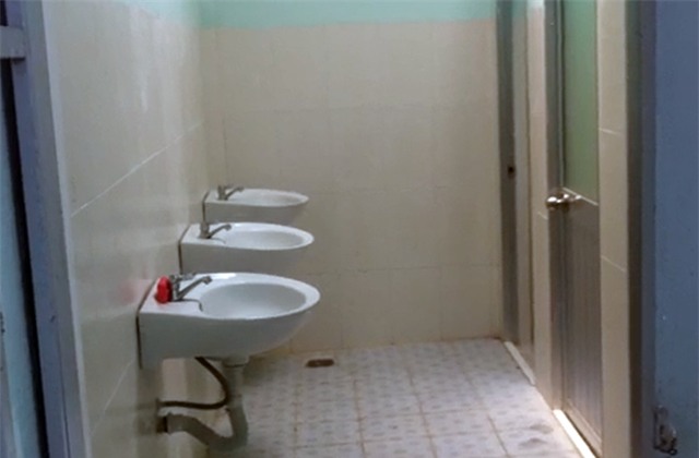 Nội thất bên trong nhà vệ sinh trị giá 700 triệu đồng.