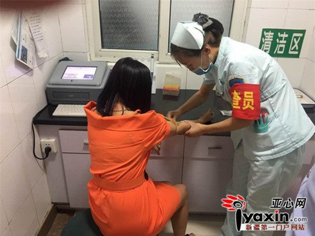 Vi phạm giao thông, cô gái trẻ nhờ cảnh sát sử dụng ứng dụng chụp ảnh lừa tình để trở nên xinh đẹp hơn - Ảnh 1.