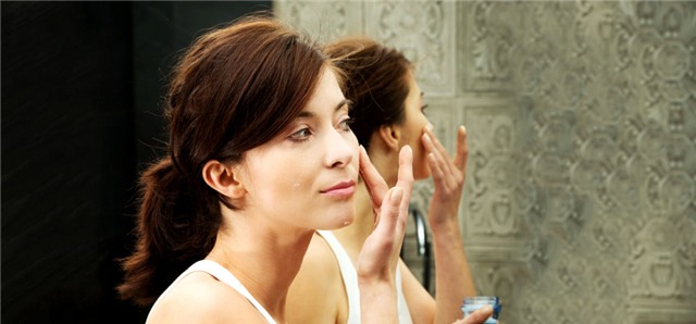 Mach ban cach thai doc to cho da mat don gian, hieu qua ngay tai nha