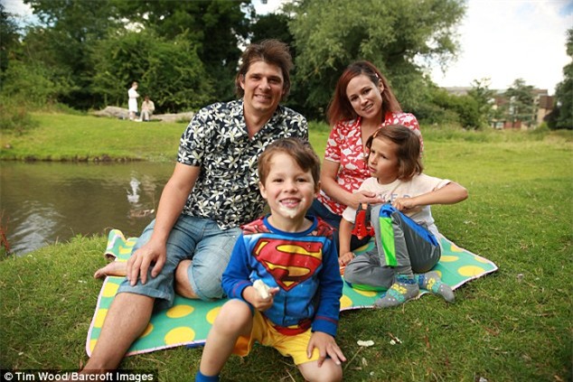 khong tim duoc truong vua y, bo me dua con du lich quanh the gioi de tu hoc - 2