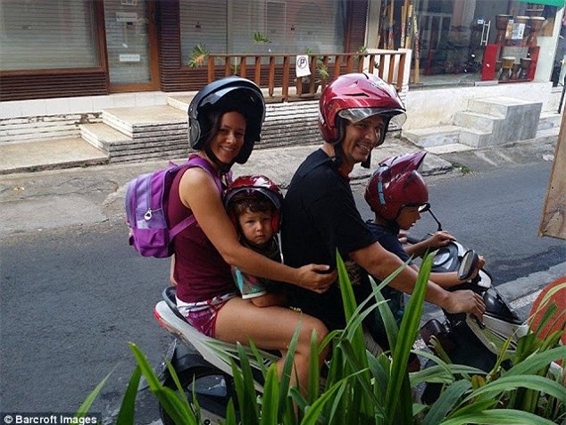 khong tim duoc truong vua y, bo me dua con du lich quanh the gioi de tu hoc - 6