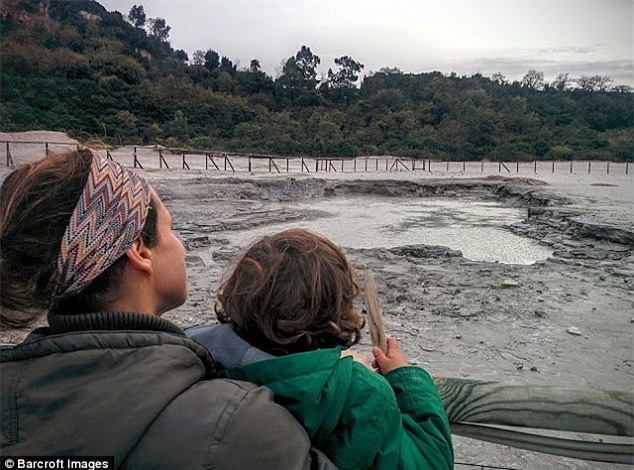 khong tim duoc truong vua y, bo me dua con du lich quanh the gioi de tu hoc - 7