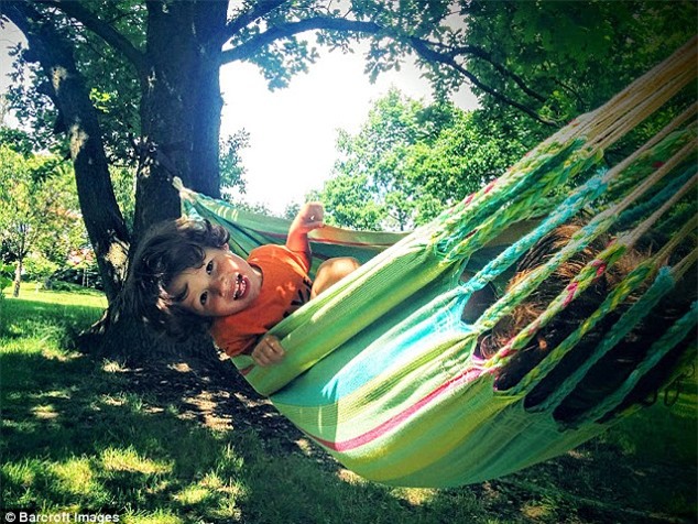 khong tim duoc truong vua y, bo me dua con du lich quanh the gioi de tu hoc - 8