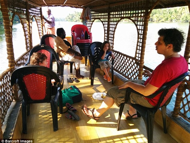 khong tim duoc truong vua y, bo me dua con du lich quanh the gioi de tu hoc - 9