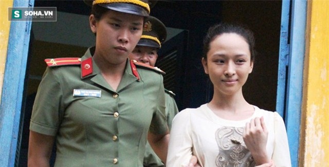 Mẹ hoa hậu Phương Nga: “Con tôi bị doạ giết trong quán karaoke” - Ảnh 1.