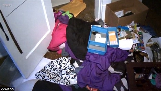 Gia chủ đứng hình vì phát hiện 2 tên trộm thản nhiên ân ái trên ghế sofa trong nhà - Ảnh 3.