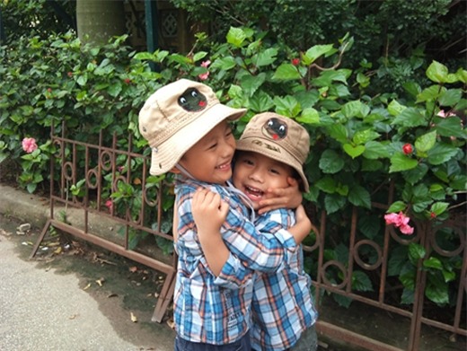 Mặc đồ đôi siêu dễ thương (Ảnh: Internet)