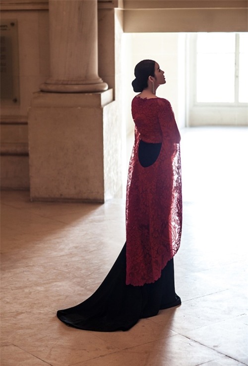 nhung chiec vay do tung gay bao truyen thong cua ly nha ky - 3