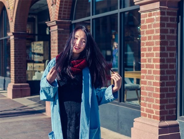 Với Linh, du học Mỹ là “chuyển từ nơi mà mọi người đều sẵn sàng giúp đỡ từ A đến Z, sang một môi trường mà không biết nhờ tới sự giúp đỡ từ ai cả. Tất cả đều phải tự lực...”.