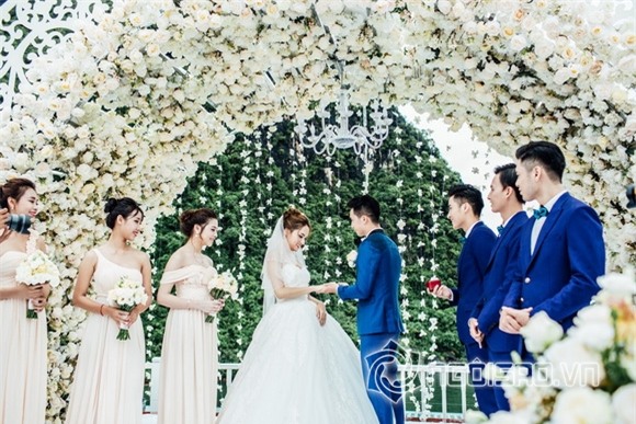 Đám cưới Hương Giang Idol 7