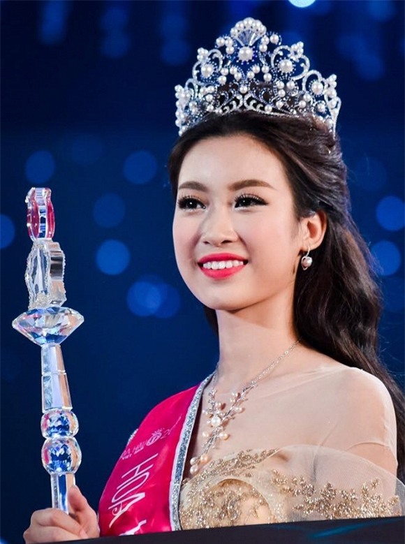 Đỗ Mỹ Linh sau khi đăng quang  1