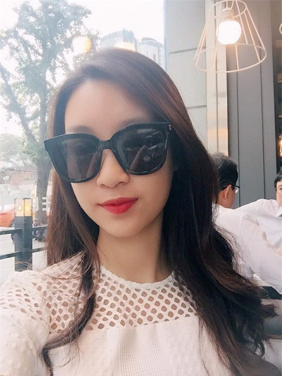 Đỗ Mỹ Linh sau khi đăng quang  0