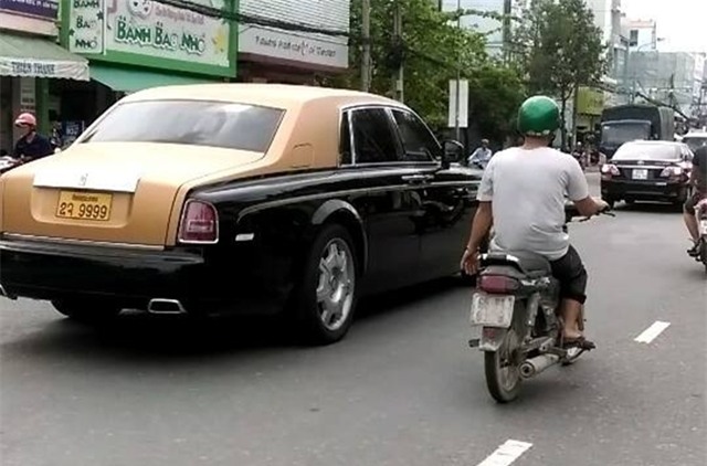 Chiếc Rolls-Royce Phantom Series II của đại gia Lào trong một lần ghế thăm Cần Thơ. Ảnh: Thành Trần.