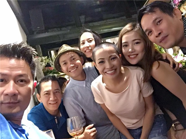 Hình ảnh Phương Thanh đầu trọc tái xuất showbiz sau 13 ngày đi tu trên núi số 3