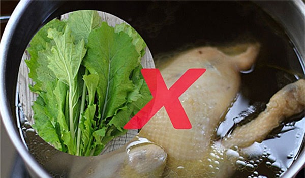 Sai lầm gây hại sức khỏe từ thói quen dùng nước luộc gà để nấu canh cải - Ảnh 3.