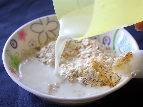 Nhung mat na giay vao coc nuoc nay dap 15 phut, da muot min hon di spa