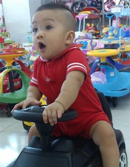 Me 'ta hoa' phat hien hat vong mactrong hoc mui cua con khi be di hoc ve