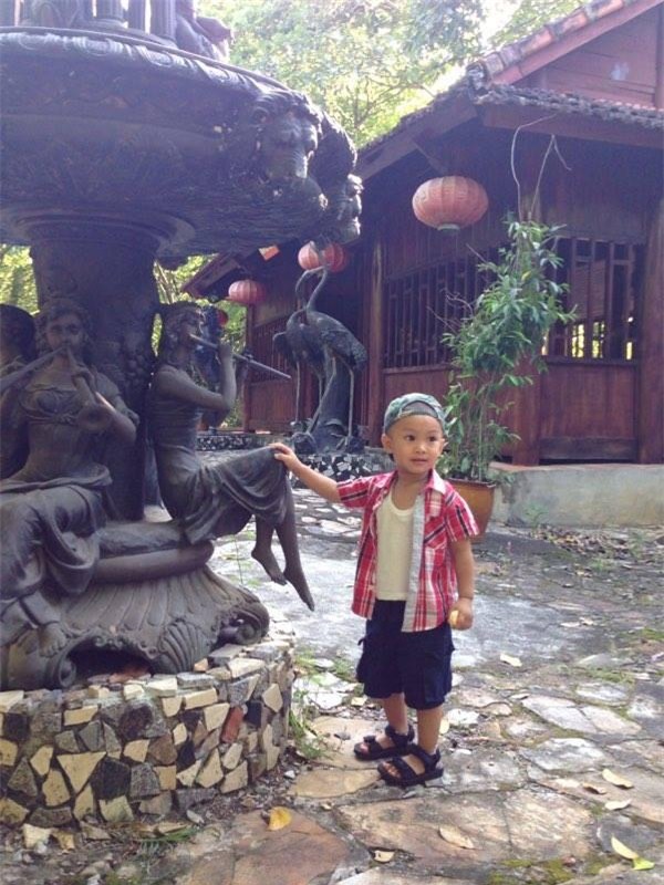 Me 'ta hoa' phat hien hat vong mactrong hoc mui cua con khi be di hoc ve