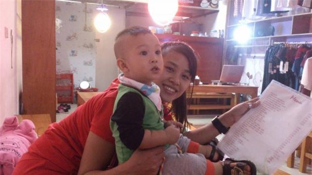 Me 'ta hoa' phat hien hat vong mactrong hoc mui cua con khi be di hoc ve