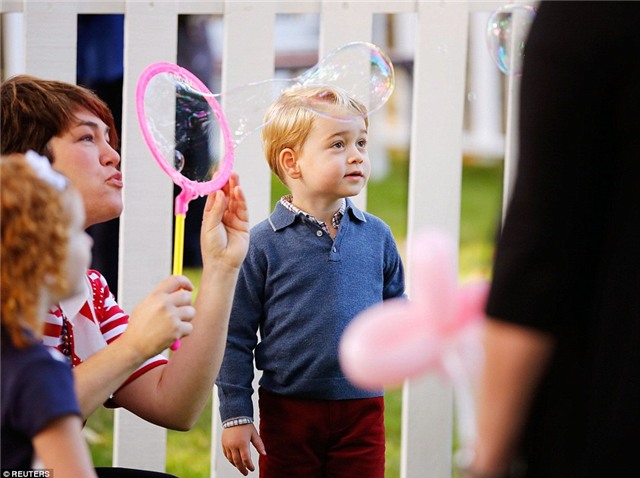 tieu cong chua anh me bong bay, choi trong boi giong bao be gai khac - 7