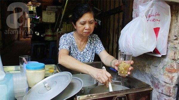 quán chè ngon, Hà Nội, chè Hai Bà Trưng, đội cấn, chè bưởi, chè Thái, ăn vặt, vỉa hè, giải khát