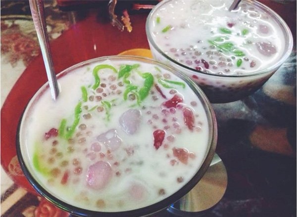 quán chè ngon, Hà Nội, chè Hai Bà Trưng, đội cấn, chè bưởi, chè Thái, ăn vặt, vỉa hè, giải khát