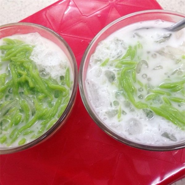 quán chè ngon, Hà Nội, chè Hai Bà Trưng, đội cấn, chè bưởi, chè Thái, ăn vặt, vỉa hè, giải khát