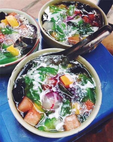 quán chè ngon, Hà Nội, chè Hai Bà Trưng, đội cấn, chè bưởi, chè Thái, ăn vặt, vỉa hè, giải khát