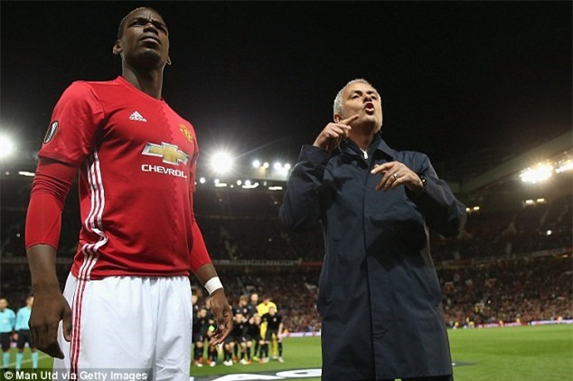 Mourinho nổi điên với trợ lý vì chỉ đạo sai Pogba - Ảnh 2.