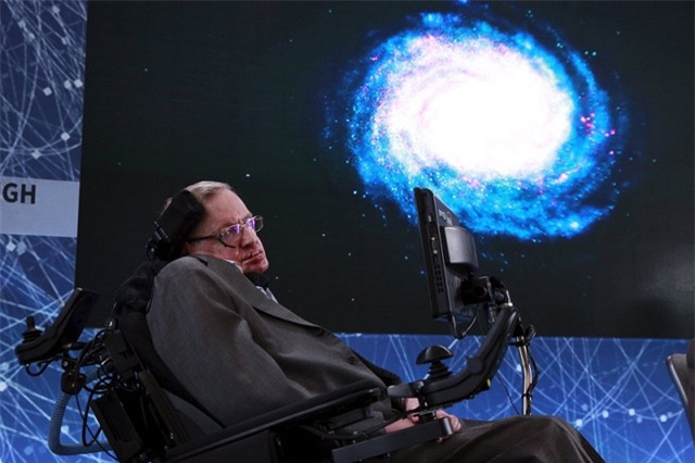
Một lần nữa, Stephen Hawking cảnh báo rằng con người nên thận trọng khi tìm kiếm liên lạc với các nền văn minh ngoài hành tinh.
