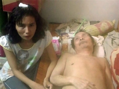 cong an nam toc keo le nguoi phu nu ban hang rong - 2